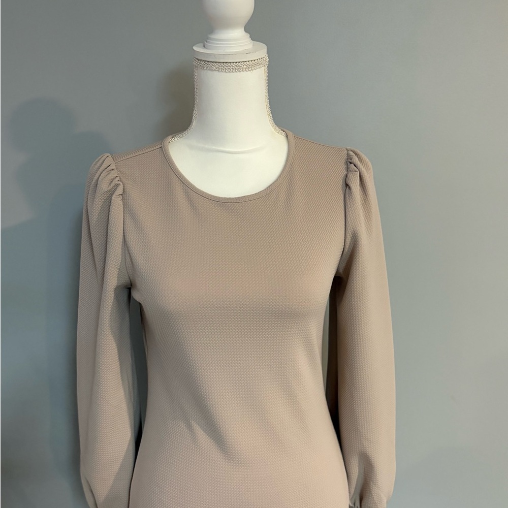 Women’s Express Long Sleeve TanTop In Size XS
In Excellent Condition!